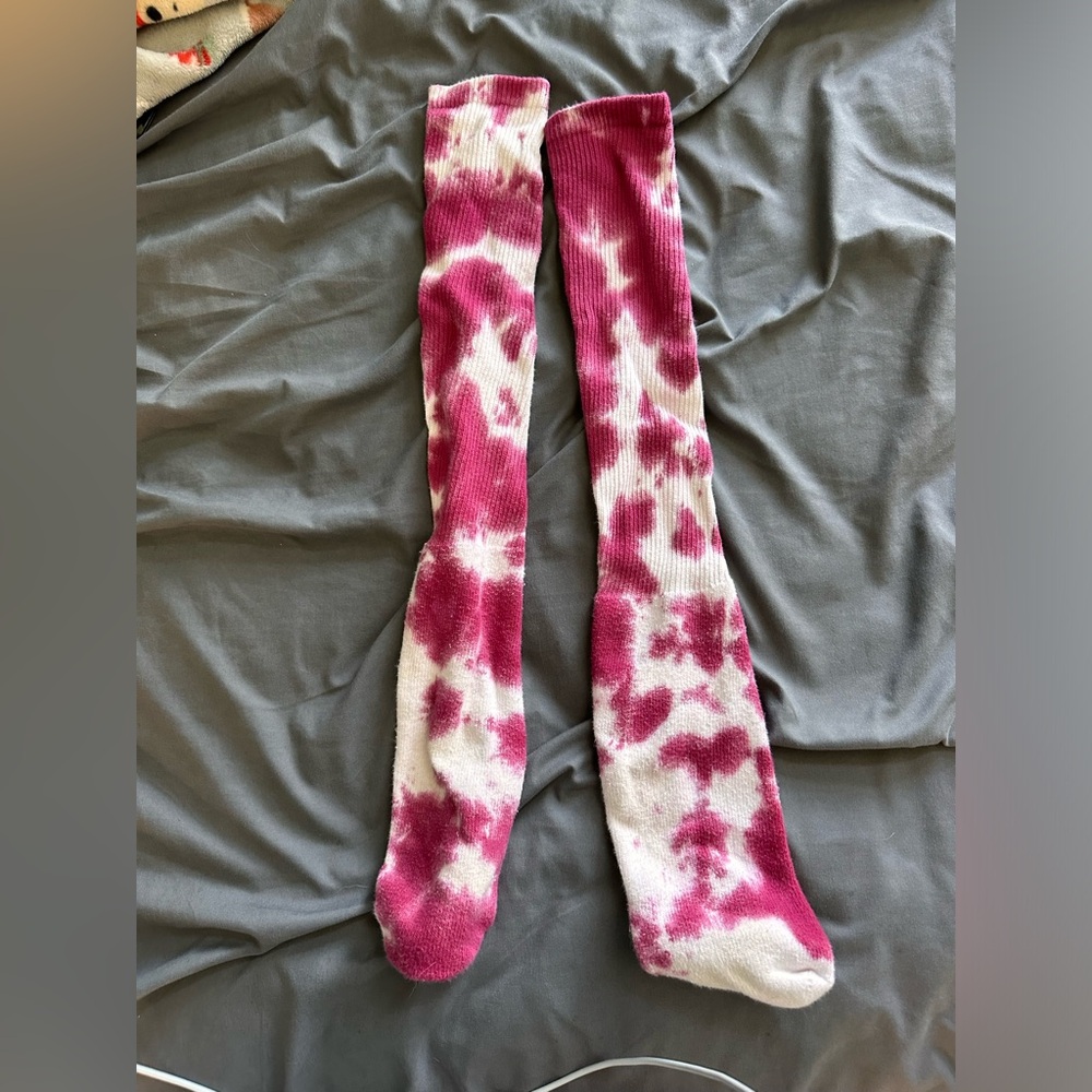 100% cotton tye dye maroon socks